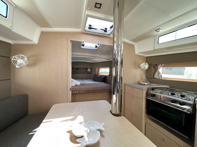 Hire a Bénéteau Oceanis 38.1 Barcelona