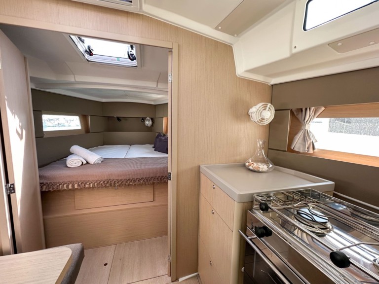 Yacht hire Barcelona cheap Oceanis 38.1