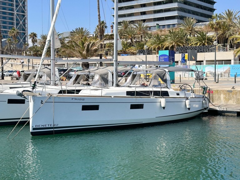 Sailboat to hire Barcelona at the best price