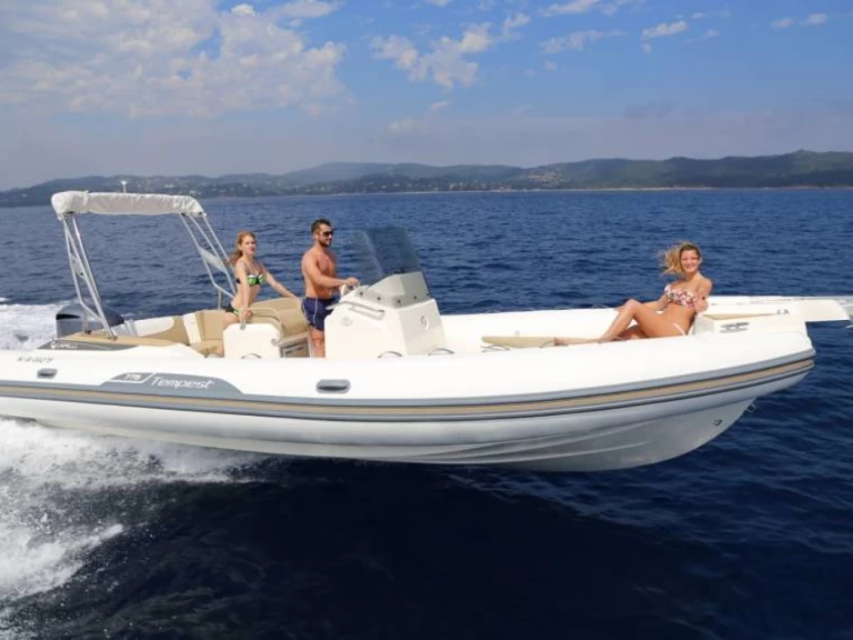 Motorboat hire in Mahón - Capelli Tempest 770
