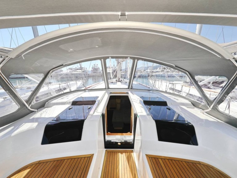 Sailboat to hire Šibenik at the best price