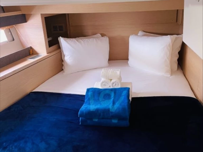 Charter a Dufour Dufour 530 in Road Town on Samboat