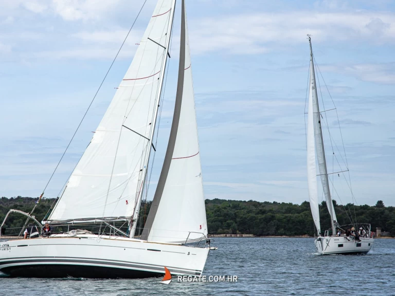 Yacht charter Pula - Bénéteau First 35 on SamBoat