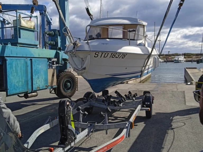 Yacht hire Capbreton cheap Quicksilver 650 Week-End