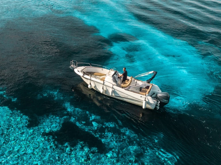 Hire Motorboat with or without skipper Jeanneau Vela Luka