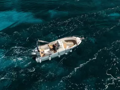 Motorboat to hire Vela Luka at the best price