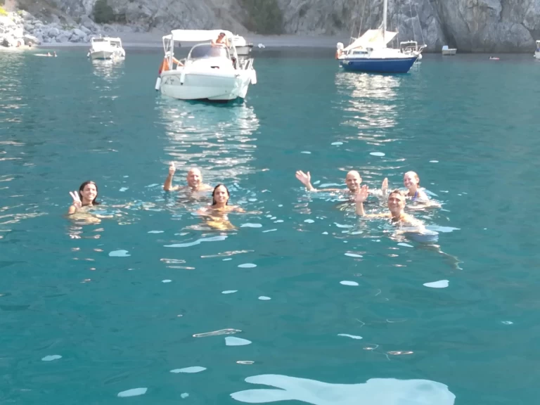 Charter a Acquaviva 30 EXE in Salerno on Samboat