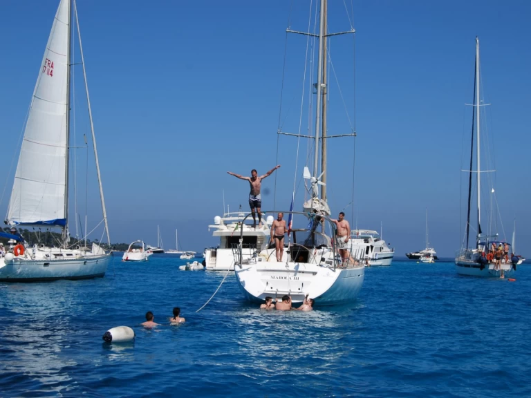 Hire Sailboat Bénéteau with a boat licence