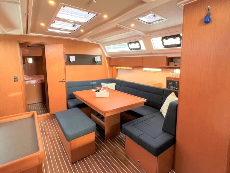 Sailboat to hire Split at the best price