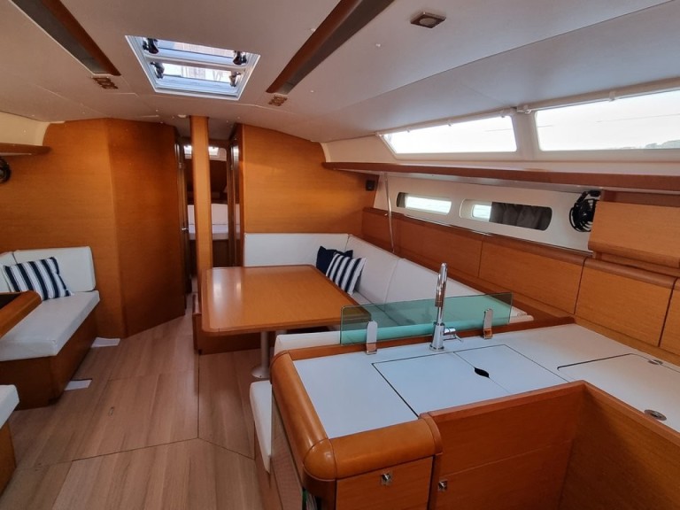 Hire Sailboat with or without skipper Jeanneau Pula