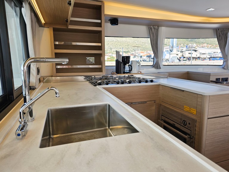 Hire Catamaran with or without skipper Lagoon Seget Donji