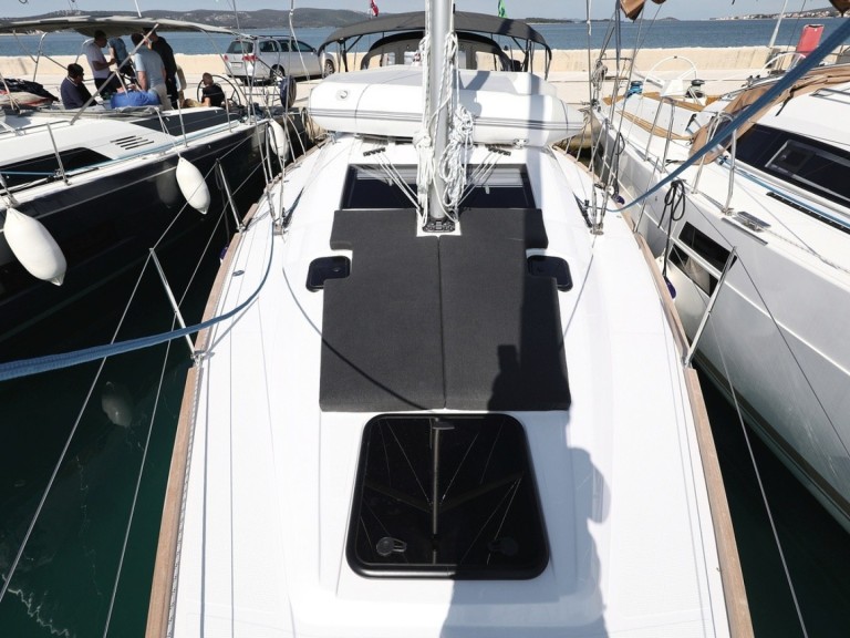 Charter a Elan Impression 40.1 in Biograd na Moru on Samboat