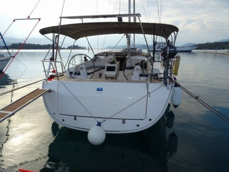 Yacht hire Alimos cheap Cruiser 46