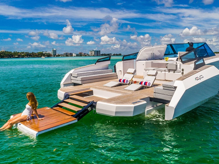 Hire Motorboat EVO Yachts with a boat licence