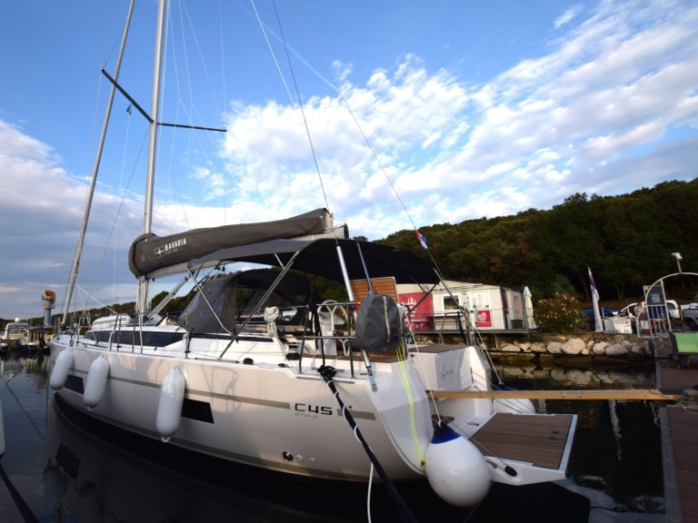 Sailboat to hire Pula at the best price