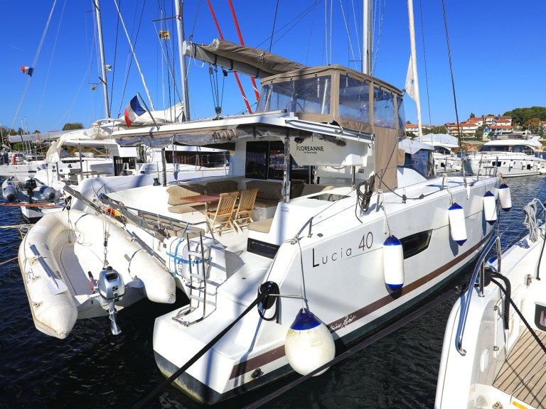 Catamaran to hire Pula at the best price