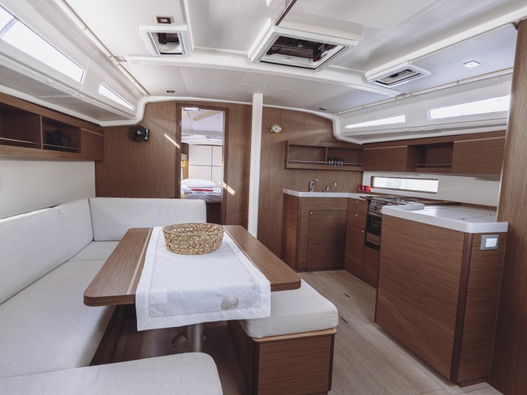 Sailboat hire in Marmaris (district) - Bénéteau Oceanis 40.1