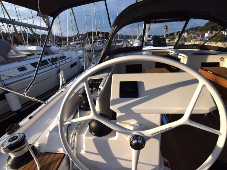 Yacht hire Pula cheap Bavaria C45