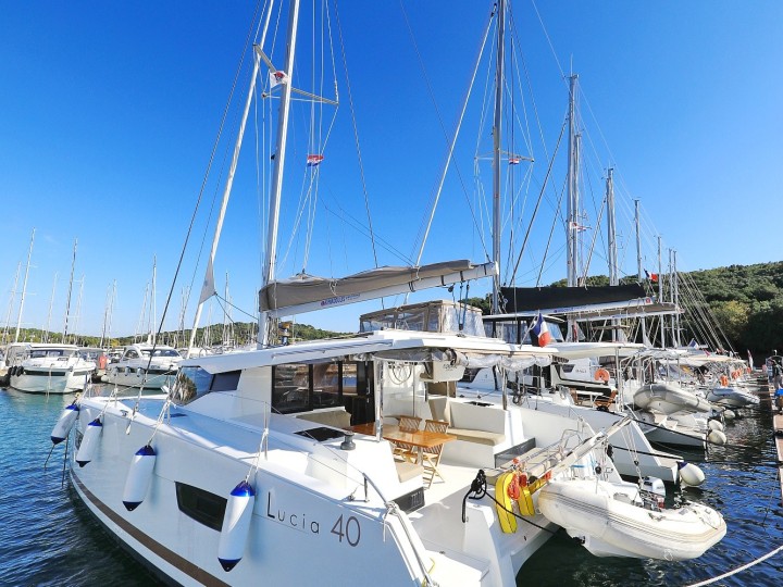 Yacht hire Pula cheap Lucia 40