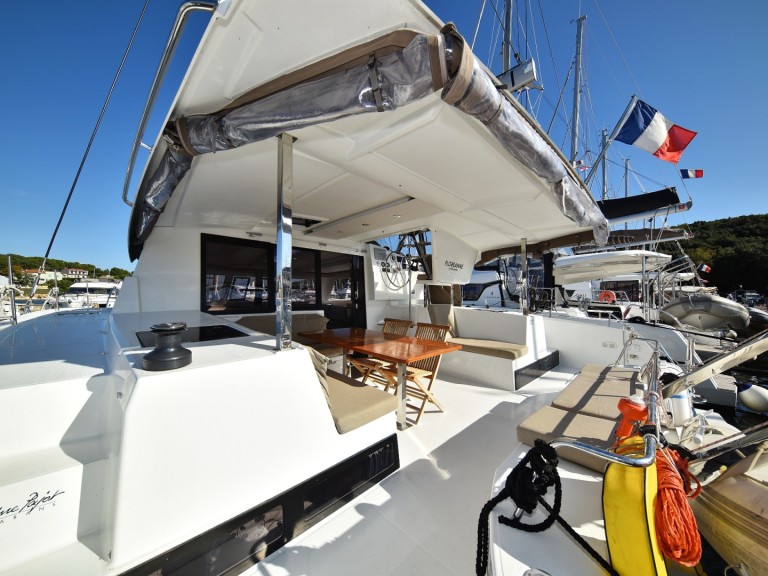 Catamaran hire in Pula - Fountaine Pajot Lucia 40