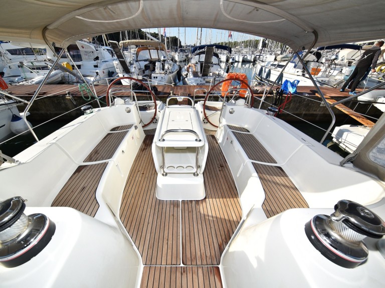 Charter a Jeanneau Sun Odyssey 44i in Pula on Samboat