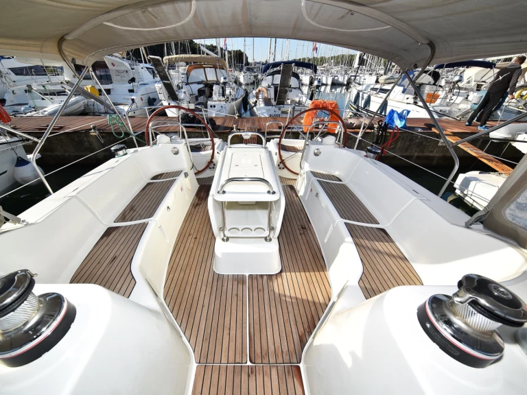 Charter a Jeanneau Sun Odyssey 44i in Pula on Samboat