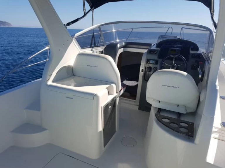 Motorboat to hire Mahón at the best price
