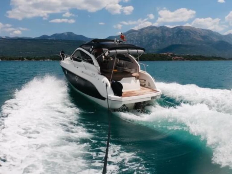 Motorboat hire in Budva - Sessa Marine C32