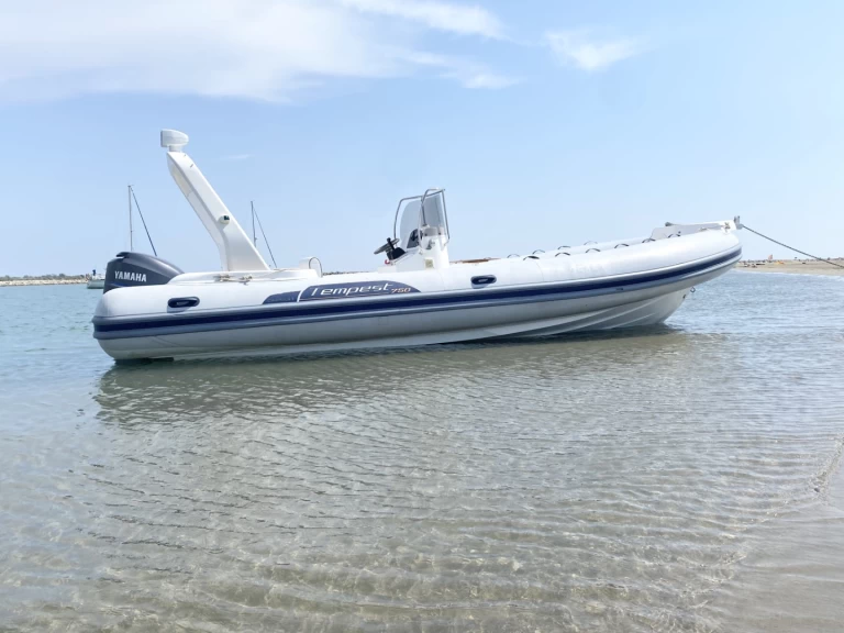 Yacht hire Port-Camargue cheap Tempest 750