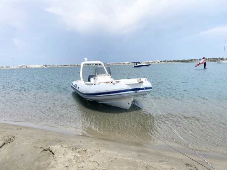 Charter a Capelli Tempest 750 in Port-Camargue on Samboat