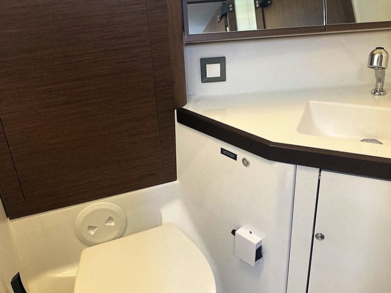 Hire Sailboat Bénéteau with a boat licence