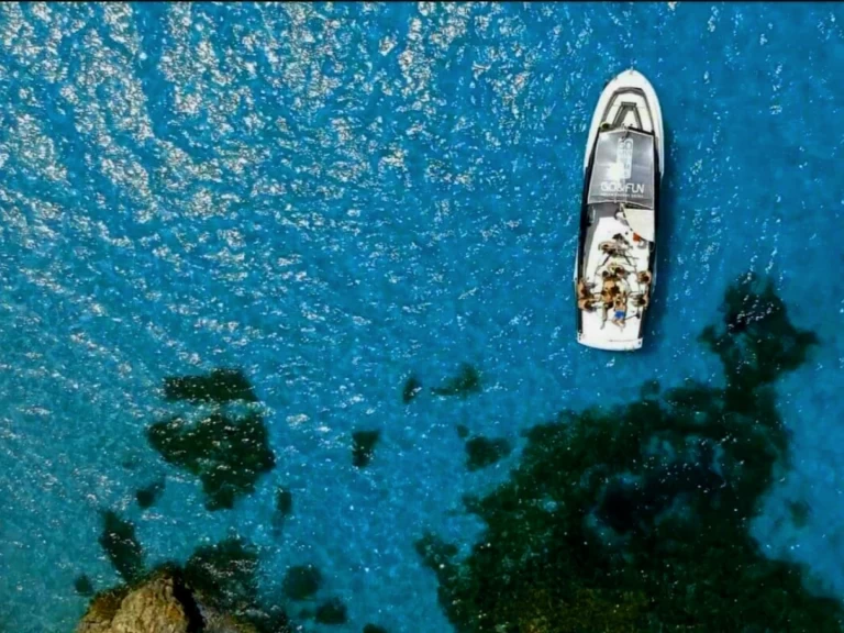 Hire Motorboat Custom Made with a boat licence