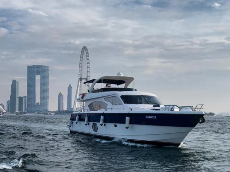 Hire Luxury Yacht Dubai Marine with a boat licence