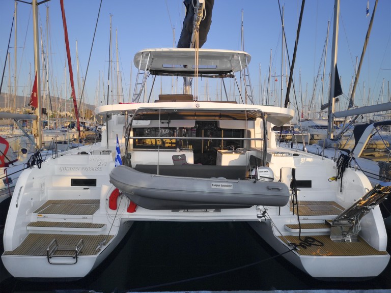 Catamaran to hire Alimos at the best price