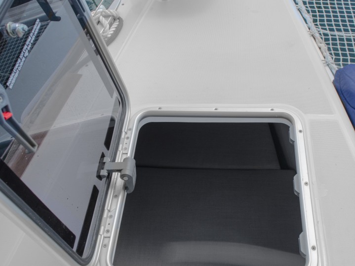 Catamaran hire in Alimos - Lagoon Lagoon 40