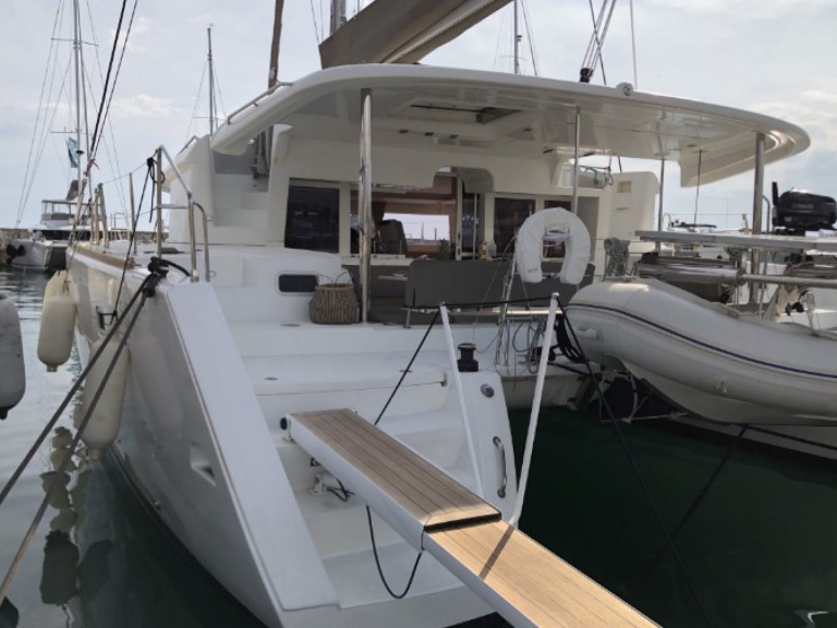 Catamaran hire in Alimos - Lagoon Lagoon 450 F