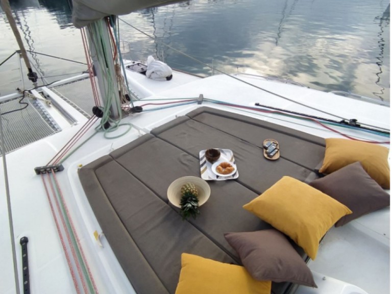 Charter a Lagoon Lagoon 450 F in Alimos on Samboat