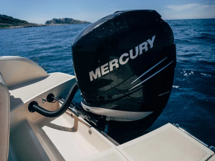 Invictus  Invictus 240 CX charter bareboat or skippered in  Marseille