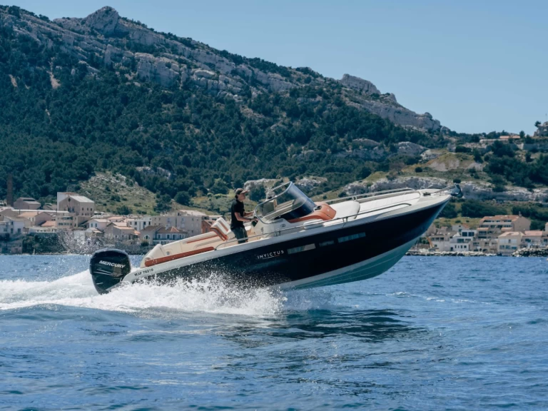 Yacht hire Marseille cheap Invictus 240 CX
