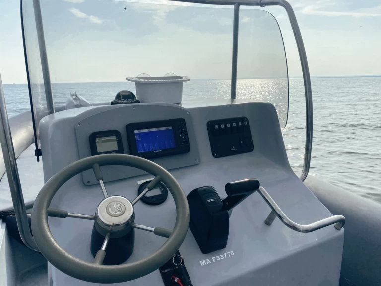 Charter a Capelli Tempest 700 in Port-Camargue on Samboat