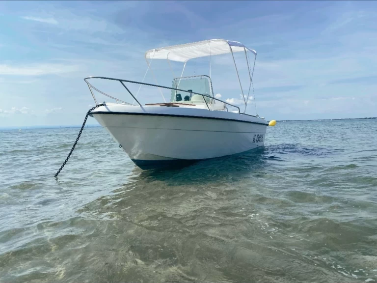 Yacht hire Port-Camargue cheap Cap Ferret 500