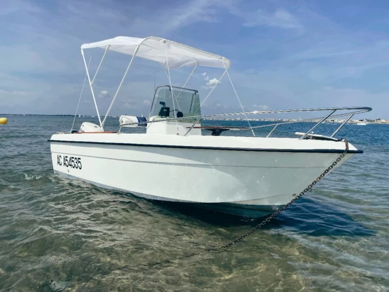 Motorboat to hire Port-Camargue at the best price