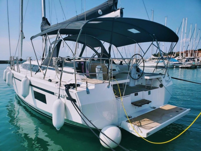 Sailboat to hire Izola at the best price