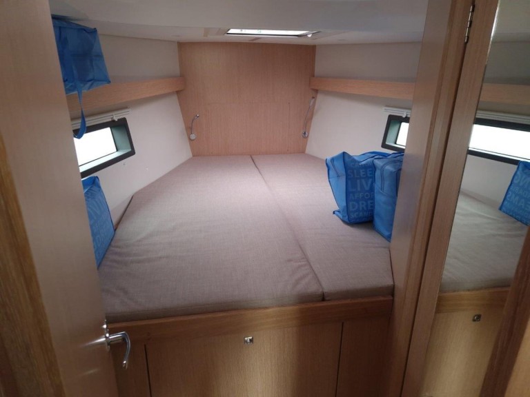 Yacht hire Izola cheap Bavaria C42