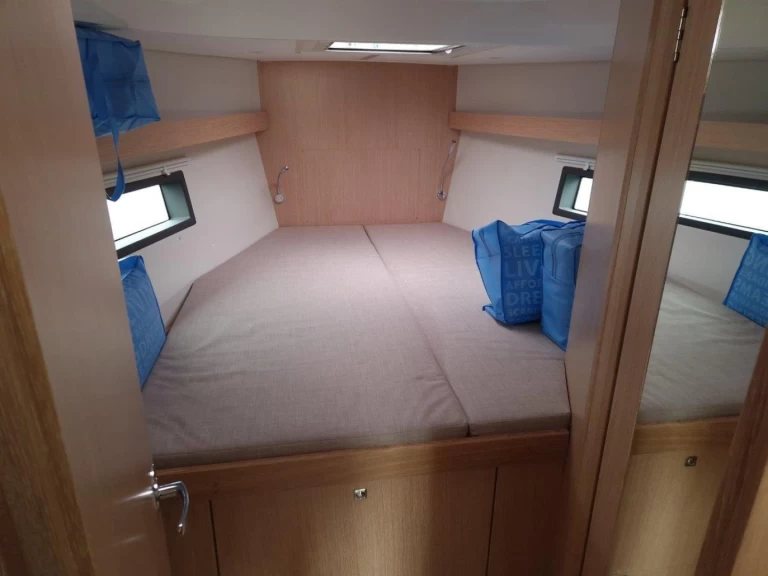 Yacht hire Izola cheap Bavaria C42