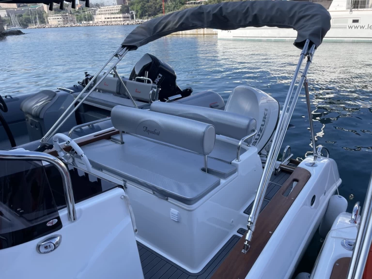 Charter a Aquabat Sport line 21 in Martigues on Samboat