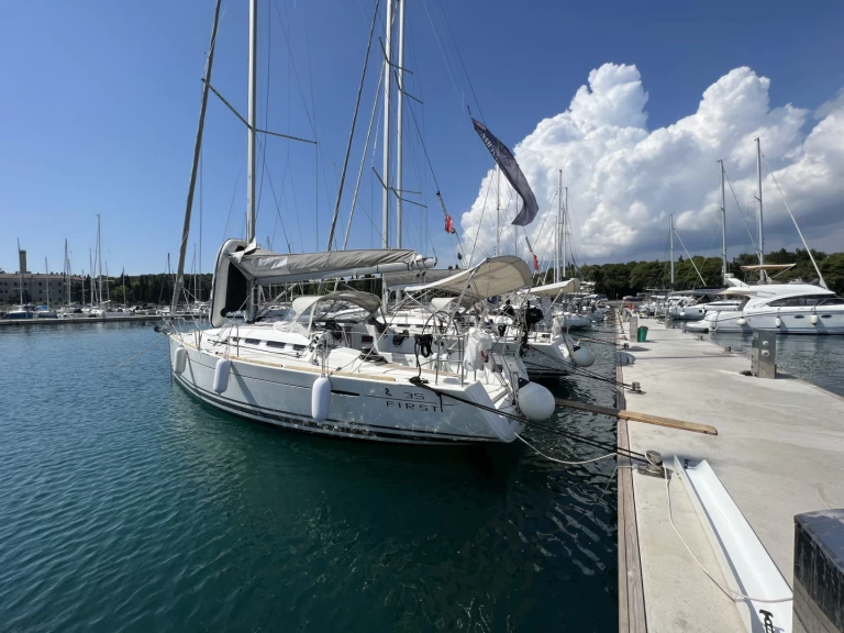 Yacht charter Pula - Bénéteau First 35 on SamBoat