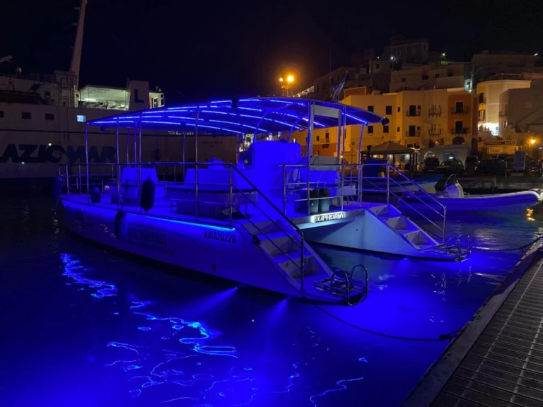 Yacht hire Terracina cheap Cat Marine 39