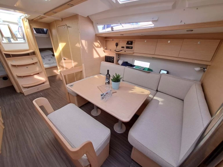 Hire a Dufour Dufour 430 Jezera