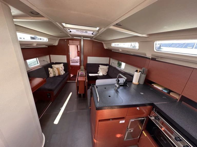 Hire a Hanse Hanse 388 Seget Donji